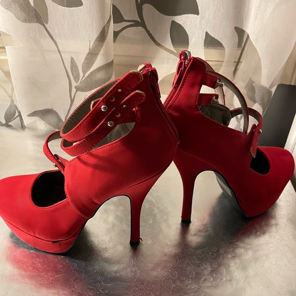 Qupid red platform stilettos - Picture 3 of 6